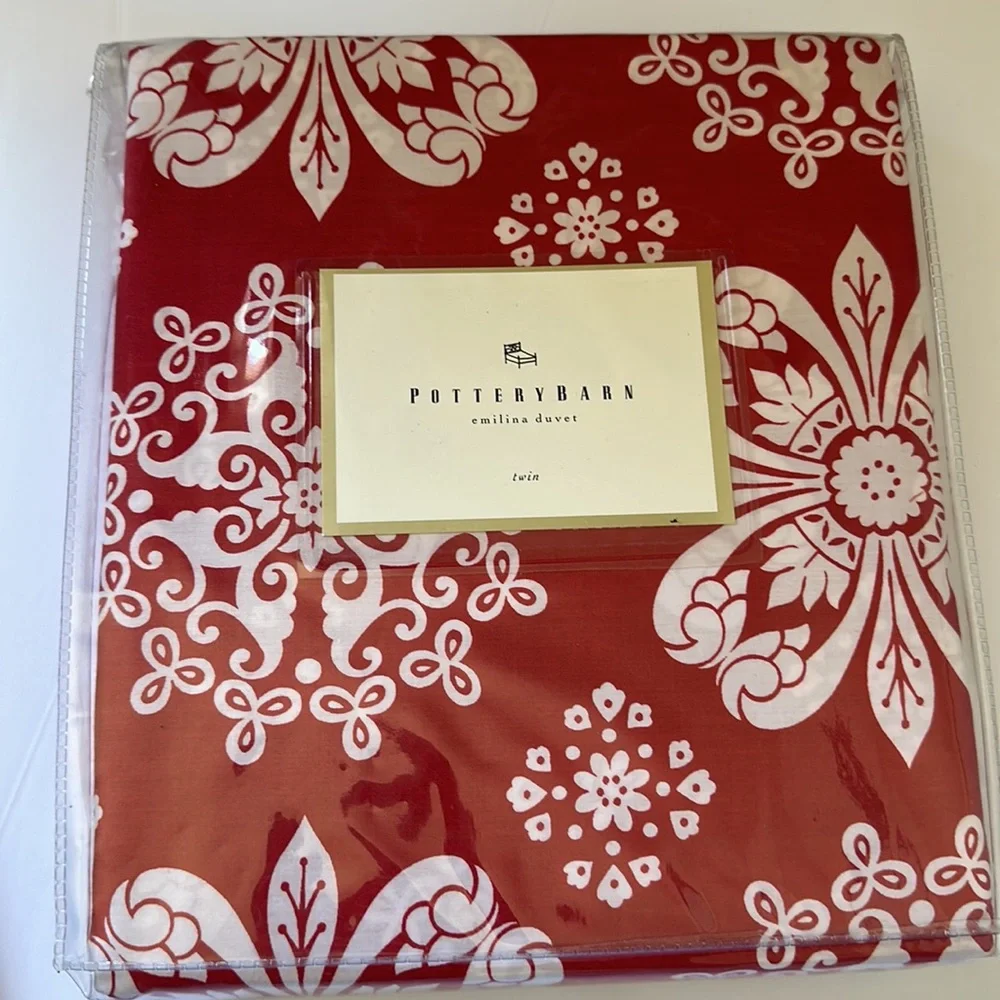 Pottery Barn Emilina twin duvet with standard sham